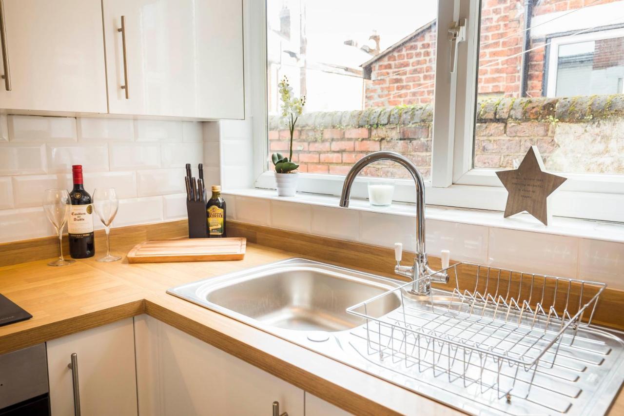 Spacious, Modern 4 Bed House Close To City Centre Chester Eksteriør bilde
